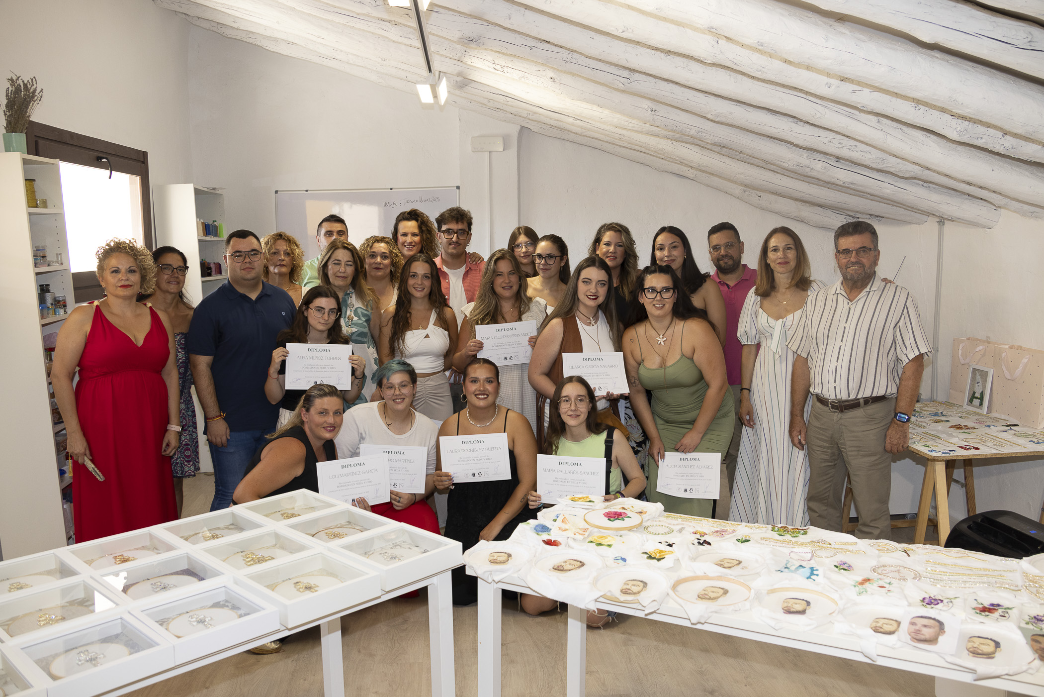 12/08/2025 Entrega de diplomas del Curso de bordado de seda y oro 